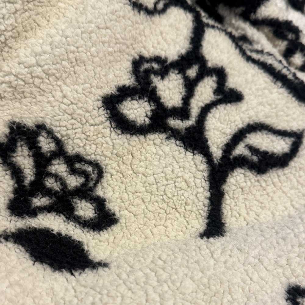 Como Blu-Floral Sherpa Jacket - Black and Cream - Picture 6 of 9